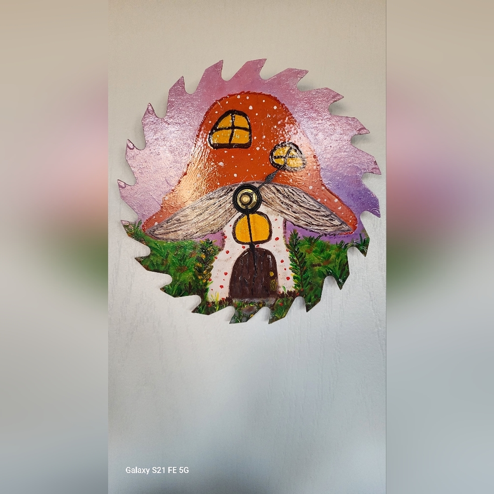 MUSHROOM CLOCK